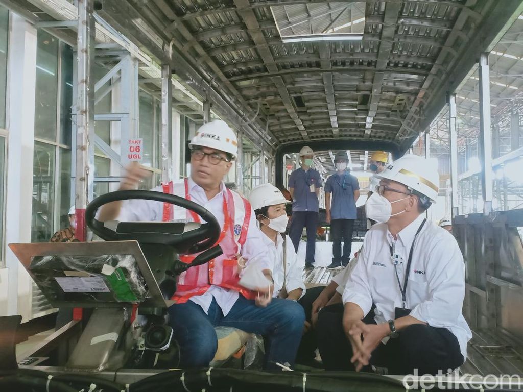 Menhub Dorong INKA Segera Tuntaskan 30 Bus Listrik Sebelum Puncak G20 Bali