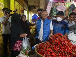 Blusukan ke Pasar, Zulhas Klaim Harga Pangan Stabil