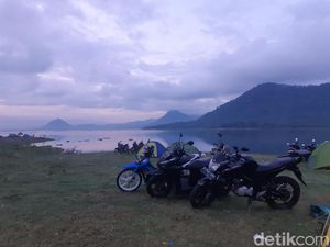 Motocamp Pakai Motor Kesayangan ke Parang Gombong