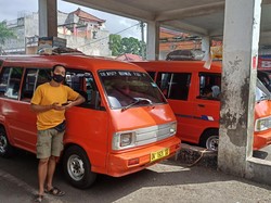 Nyanyi Sunyi Sopir Angkot di Terminal Amlapura Karangasem