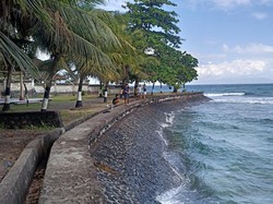 Melali ke Pantai Mendira Karangasem, Spot Bersantai Hingga Memancing