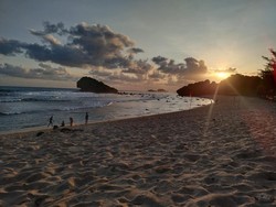Tak Berpotensi Tsunami, Pengunjung Pantai di Pacitan Tidak Rasakan Gempa