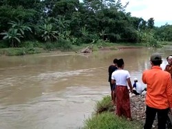 Mandi Bareng Teman, Bocah 12 Tahun di Lebak Terseret Arus Sungai Cisimeut