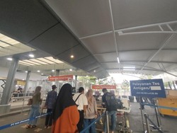 Beragam Curhatan Penumpang di Senen soal Booster Jadi Syarat Naik Kereta
