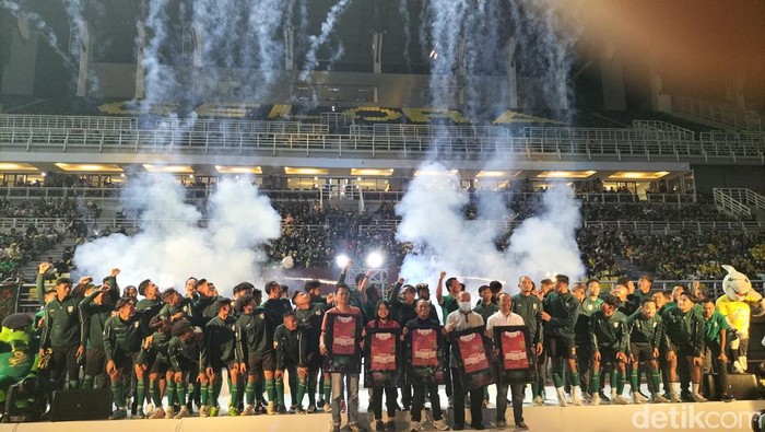 Presiden Persebaya Azrul Ananda dan peluncuran Tim Persebaya untuk Liga 1 2022-2023