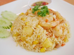 Resep Nasi Goreng Nanas dan Udang yang Gurih Segar