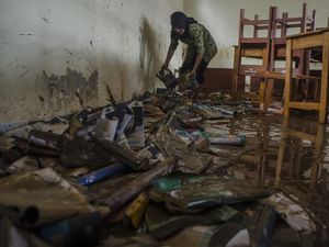 Sekolah Ini Terdampak Banjir Bandang di Garut Sekolah Ini Terdampak Banjir Bandang di Garut