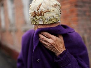 Tangis Warga Kharkiv Korban Serangan Rusia