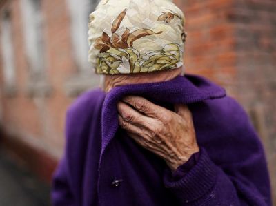 Tangis Warga Kharkiv Korban Serangan Rusia