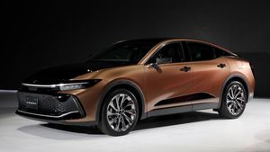 Mobil Pejabat Tak Harus Sedan! Toyota Luncurkan Crown Crossover