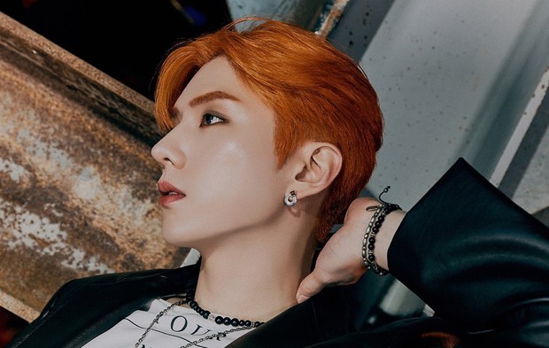 Tren warna alis senada dengan warna rambut yang digunakan oleh Kihyun MONSTA X/twitter.com/sleepyzizi Kihyun MONSTA X menjadi salah satu idol yang pernah mewarnai alisnya senada dengan warna rambutnya yang berwarna oranye