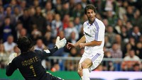 Di nomor 8 ada Ruud van Nistelrooy yang dibeli Real Madrid dari MU pada tahun 2001 seharga 15 juta Euro. Main selama lima musim, Nistelrooy kemas 64 gol dari 96 laga dan raih dua titel Lalig (Getty Images)