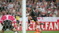 Di nomor 4 ada Nicolas Anelka yang dibeli dari Arsenal seharga 35 juta Euro di tahun 1999. Anelka cuma bertahan semusim, hanya bikin tujuh gol dari 33 laga (Getty Images)
