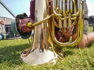 Inggris Punya Lomba Unik Banget: Berburu Cacing Tanah! Inggris Punya Lomba Unik Banget: Berburu Cacing Tanah!