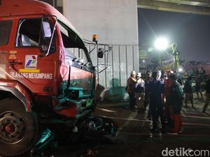 Polisi Dalami Unsur Kelalaian Terkait Kecelakaan Maut Truk Pertamina Polisi Dalami Unsur Kelalaian Terkait Kecelakaan Maut Truk Pertamina