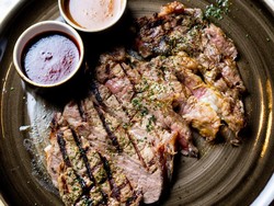 Di Bistro Terbaru Ini Bisa Makan Siang Nasgor Buntut hingga Smokey Ribs