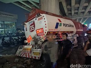 Sopir Truk Maut Pertamina di Cibubur Diamankan Polisi Sopir Truk Maut Pertamina di Cibubur Diamankan Polisi