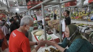 Berkaos Merah, Gubernur Ganjar Cek Harga Sembako di Banyumas