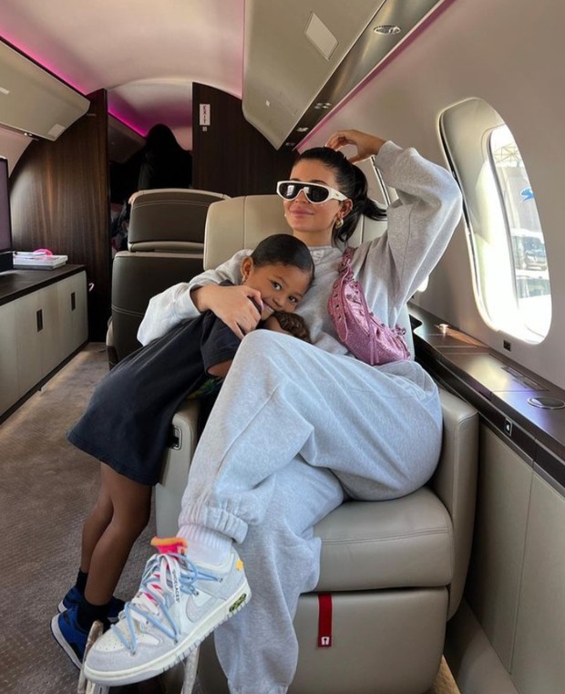 Gaya pola asuh Kylie Jenner
