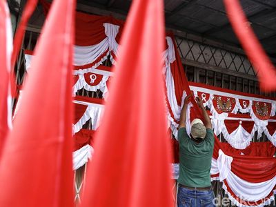 17an Masih Sebulan, Penjual Bendera Musiman Mulai Bermunculan