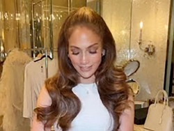 Penampilan Cantik Jennifer Lopez Dinikahi Ben Affleck, Pakai Gaun Jadul
