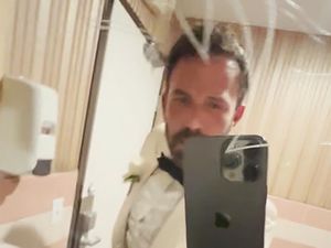 Mengintip Isi Grup Chat Ben Affleck dengan Seleb Cowok Hollywood