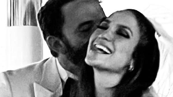 Potret Bahagia Jennifer Lopez-Ben Affleck Setelah Resmi Nikah
