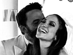 Ini Gaun Pengantin Jennifer Lopez, Veil Panjang Menyapu Sepanjang Jembatan