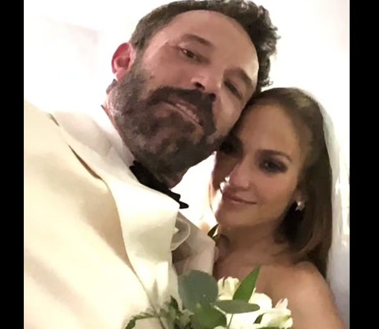 Jennifer Lopez menikah dengan Ben Affleck