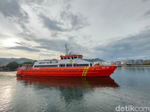 Gunung Anak Krakatau Kembali Erupsi, Basarnas Siagakan Kapal Basudewa