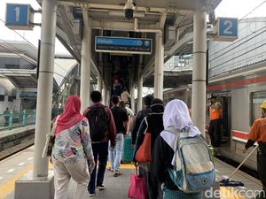 Lift-Eskalator Stasiun Diperbaiki, KAI Ajak Anker Utamakan Naik Tangga Lift-Eskalator Stasiun Diperbaiki, KAI Ajak Anker Utamakan Naik Tangga