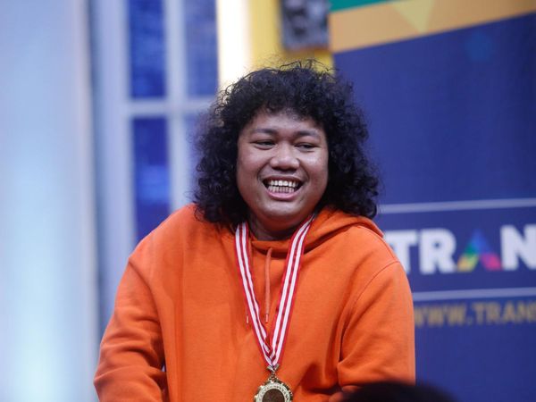 Gaya Makan Marshel Widianto Saat Jalan-jalan di Luar Negeri