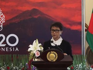 Menlu soal WNI Disekap di Kamboja: 55 Selamat, 5 Lainnya Proses Evakuasi