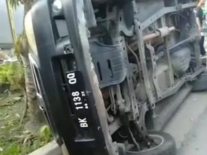 Kronologi Mobil Polisi Digulingkan Warga Saat Gerebek Bandar Narkoba