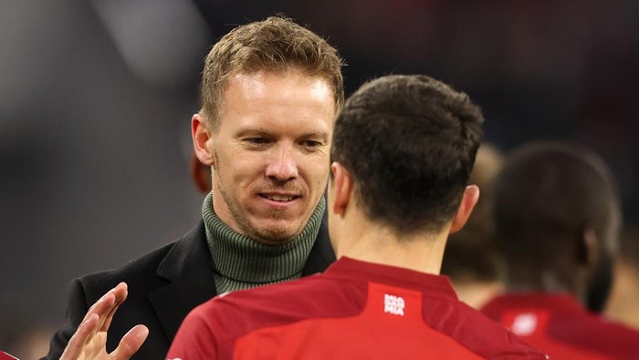 MUNICH, GERMANY - MARCH 08: Coach Julian Nagelsmann of Bayern Muenchen and Robert Lewandowski of Bayern Muenchen after the UEFA Champions League Round Of Sixteen Leg Two match between Bayern München and FC Salzburg at Football Arena Munich on March 08, 2022 in Munich, Germany. (Photo by Stefan Matzke - sampics/Corbis via Getty Images)