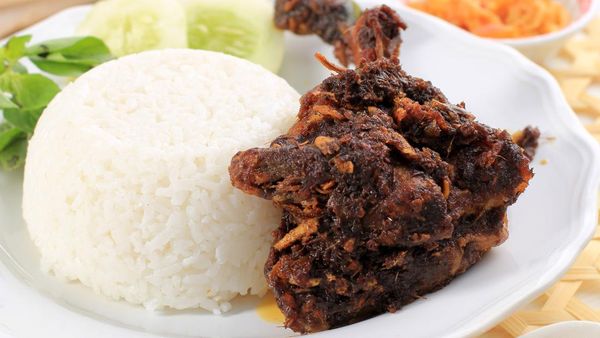 20 Nasi Bebek Madura yang Bumbunya Nampol