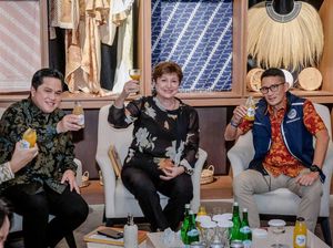 Pejabat IMF Kagum Lihat Sarinah, Sempat Cicipi Jamu dan Membatik