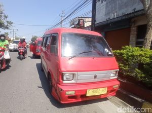 Curhatan Sopir Angkot Cianjur Pendapatannya Turun gegara Pertalite Langka