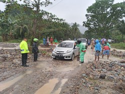 Akses Jalan Trans Sulawesi di Minsel Lumpuh 5 Jam gegara Terendam Banjir