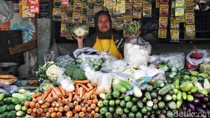 Potret Pedagang yang Bertahan di Tengah Mahalnya Kebutuhan Pokok