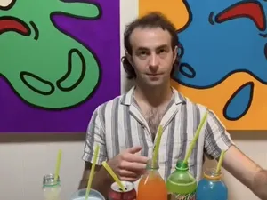 Puluhan Tahun Hanya Minum Susu dan Air Putih, Pria Ini Akhirnya Coba Minuman Soda Puluhan Tahun Hanya Minum Susu dan Air Putih, Pria Ini Akhirnya Coba Minuman Soda