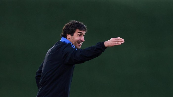 Raul Gonzalez MADRID, SPAIN - JANUARY 08: Head coach Raul Gonzalez of Real Madrid Castilla gestures during the Primera RFEF Group 2 match between Real Madrid Castilla and FC Andorra at Estadio Alfredo Di Stefano on January 08, 2022 in Madrid, Spain. (Photo by Angel Martinez/Getty Images)