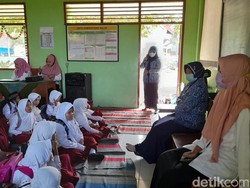 9 Siswa Baru SDN Kawedusan 2 Blitar Ikuti MPLS Bareng Kelas 2-6