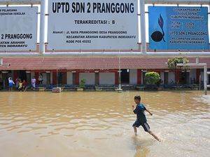 Imbas Banjir di Pranggong Indramayu, Hari Pertama Sekolah Diliburkan