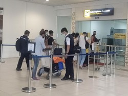 Penumpang Pesawat di Bandara Ngurah Rai Keberatan soal Wajib Booster