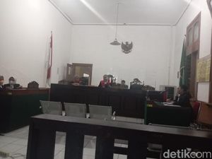 Terbukti Korupsi, Eks Pejabat PT Posfin Divonis 6,5 Tahun Bui! Terbukti Korupsi, Eks Pejabat PT Posfin Divonis 6,5 Tahun Bui!