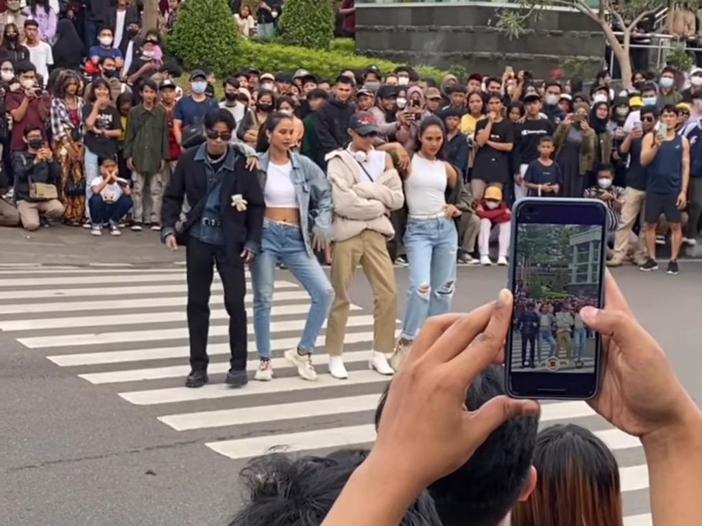Citayam Fashion Week Makin Heboh, Wirda Mansur: Harajuku Lewat Citayam Fashion Week Makin Heboh, Wirda Mansur: Harajuku Lewat