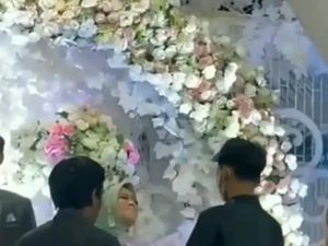 Pria di Koltim Hadiri Pernikahan Mantan, Pengantin Wanita Nangis Histeris Pria di Koltim Hadiri Pernikahan Mantan, Pengantin Wanita Nangis Histeris