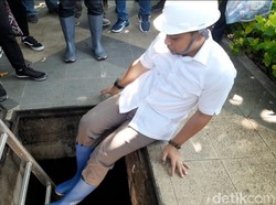 Wali Kota Eri Cek Saluran Air Surabaya-Langsung Masuk ke Gorong-gorong