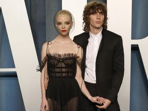 Anya Taylor-Joy dan Malcolm McRae Dikabarkan Menikah, Sempat Pacaran Setahun Anya Taylor-Joy dan Malcolm McRae Dikabarkan Menikah, Sempat Pacaran Setahun